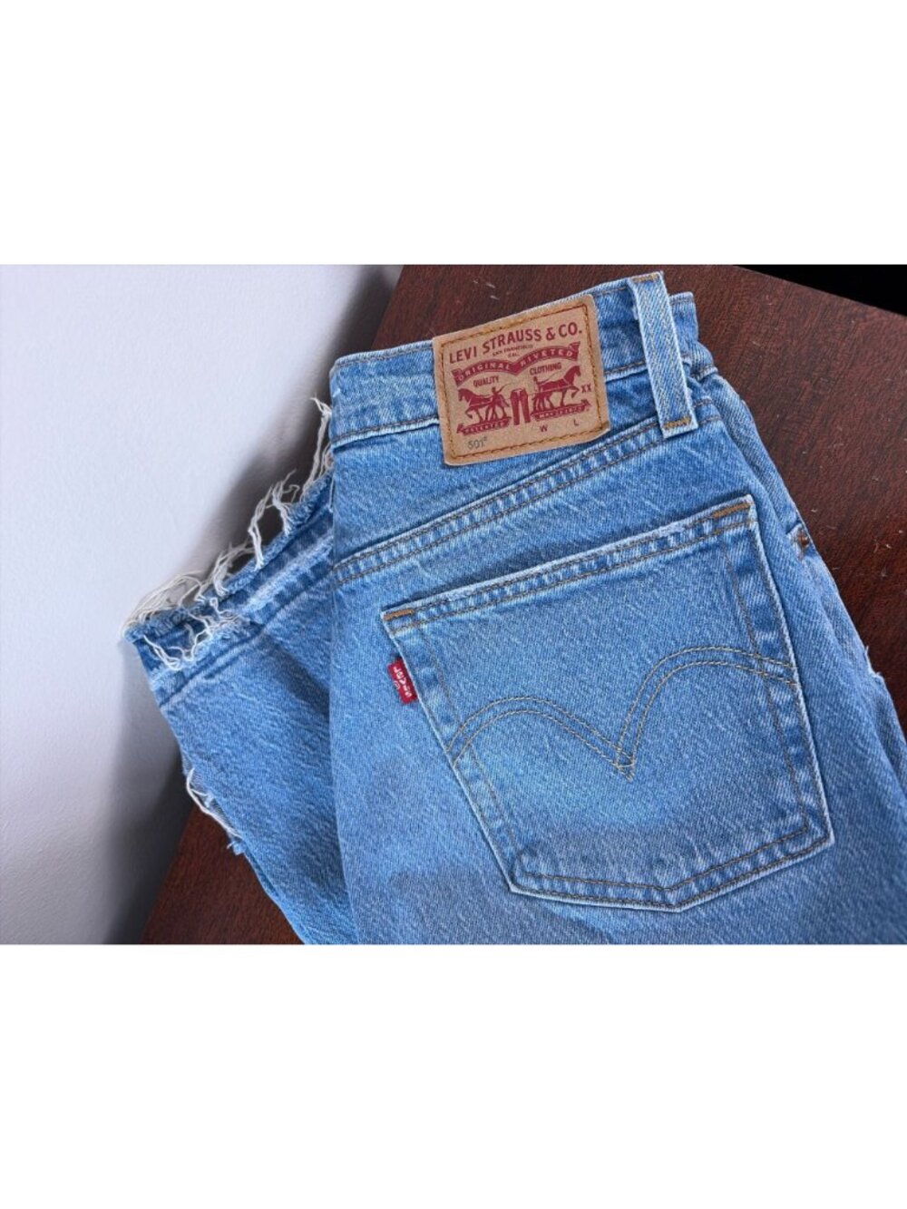 Levi's 501 Original Fit Stretch Jeans distressed medium-indigo wash SZ 25" X 30" - Picture 5 of 10